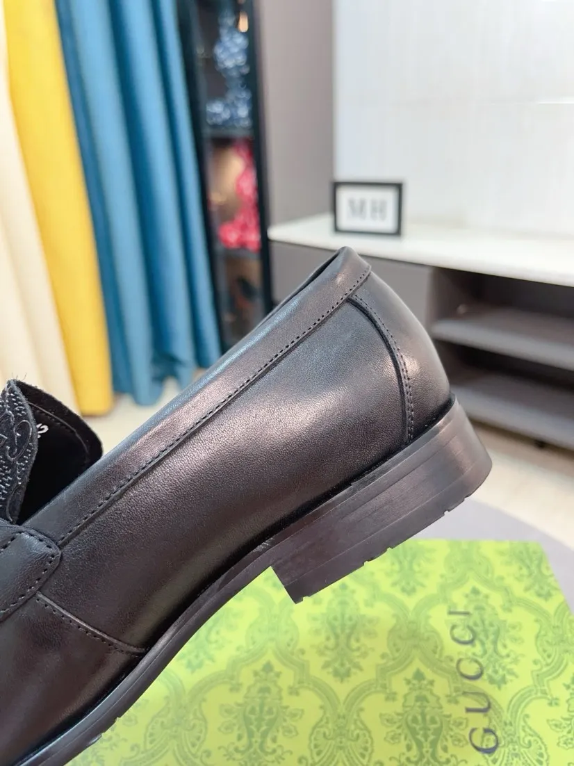 Men's shoes 💰500🌹🌹Niuli [GUCCI Gucci] A new style of formal men's leather shoes is coming~ The original quality upper is made of patent leather imported from Italy, the leather is soft and delicate, comfortable and soft first-layer cowhide lining, rubber wear-resistant outsole, the shoe shape is dignified and domineering, and the luxury charm cannot be concealed! The natural and free nouveau riche leads the trend. Code number: 38-44